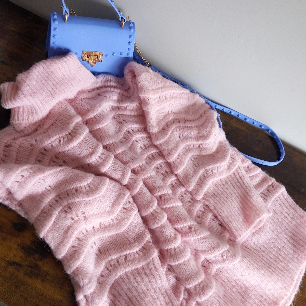 🆕🌿PRETTY IN PINK SWEATER🌿 - Picture 2 of 5